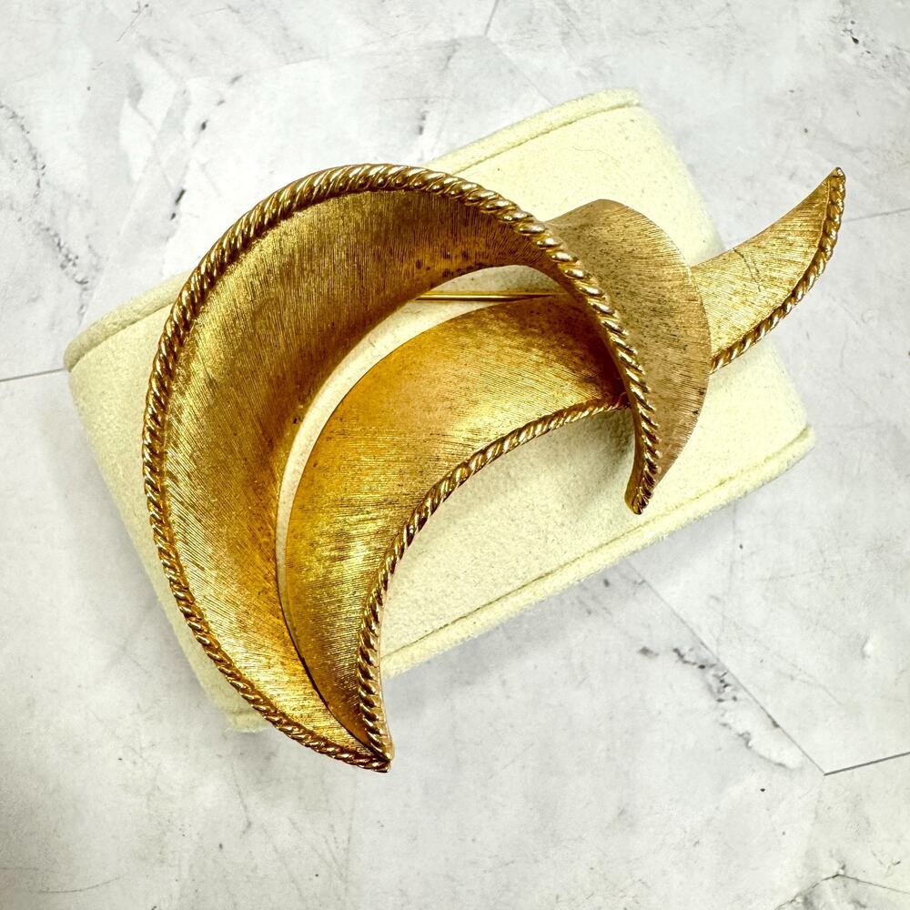 Vintage Crown Trifari Leaf Brooch MCM 1960s Brushed Gold Tone Signed Pin 2 3/4"